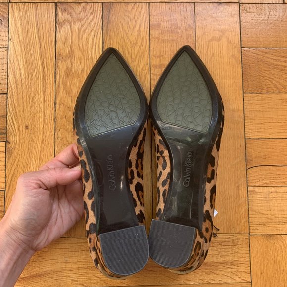 (NEW) Calvin Klein Genovea Leopard Pony flat pumps Size 6.5 - Picture 7 of 7